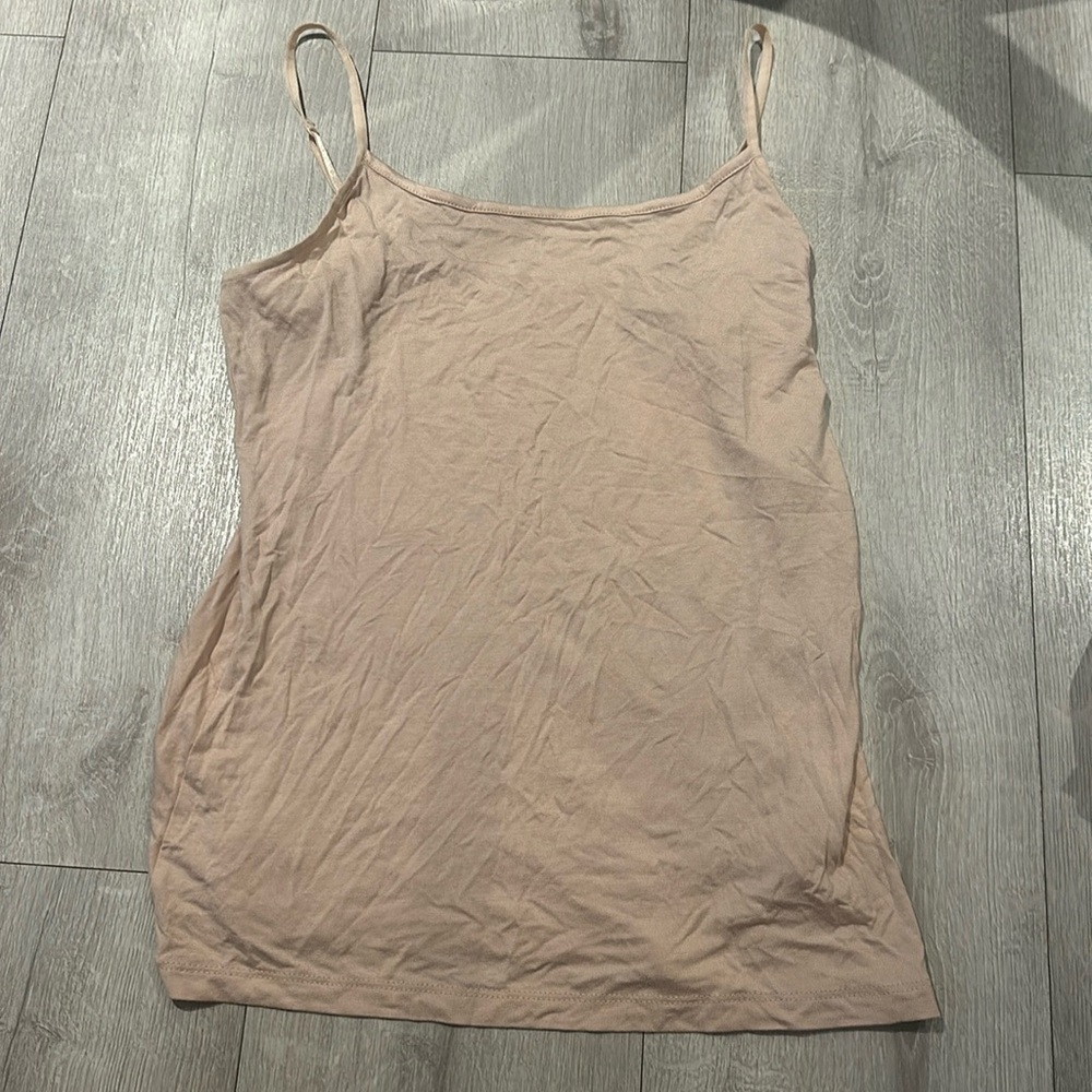 Medium spaghetti strap women’s tank size M tan peachy color never worn with tags